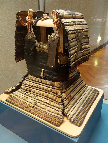 File:Yoroi type armor with white lacing, Muromachi period, 16th century - Tokyo National Museum - DSC05923.JPG