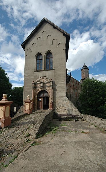 File:Zamek Grodno - brama wjazdowa na zamek górny - ZJ001.jpg