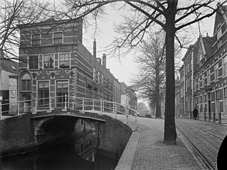 Zicht op de Oude Delft, bij de Breestraat - Delft - 20052317 - RCE.jpg