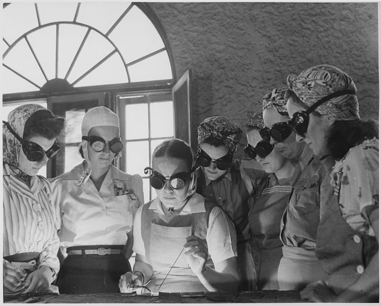 File:"Secretaries, housewives, waitresses, women from all over central Florida are getting into vocational schools to learn w - NARA - 535579.jpg