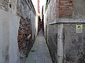 Миниатюра для Файл:Одна из маленьких улочек Венеции.jpg