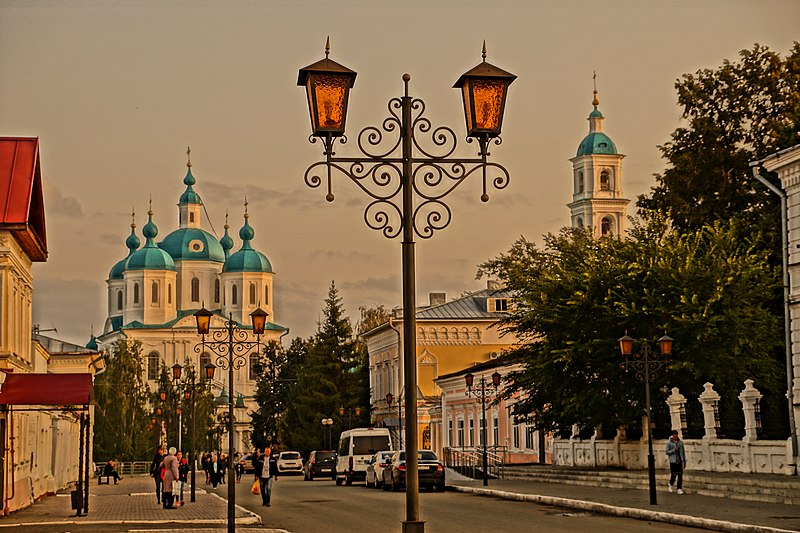 File:Спасский собор и его колокольня. Елабуга, Татарстан.jpg