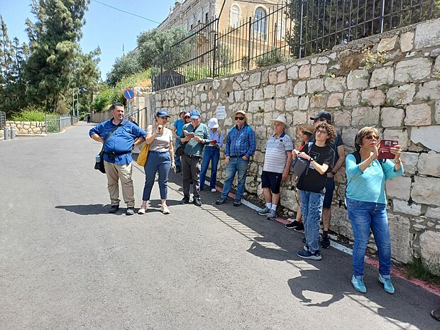 חלק ממשתפי הסיור מצד שמאל גיל ליינר