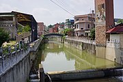 Der Bach Longdong Xi an der Grenze der Dörfer Hudong und Sanhu