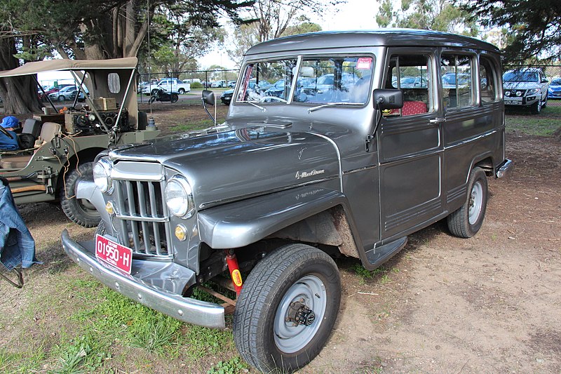 File:1957 Willys Jeep Station Wagon (26420925084).jpg