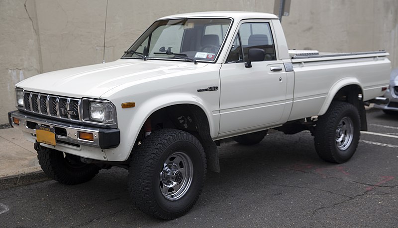 File:1982 Toyota Pickup SR-5 4WD in white, front left (cropped).jpg