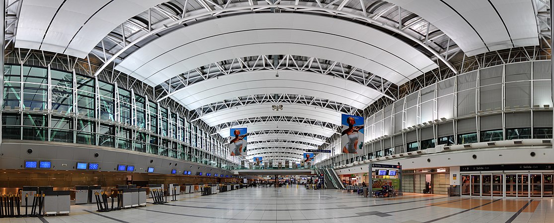 圖為阿根廷布宜諾斯艾利斯皮斯塔里尼部長國際機場的內部全景。