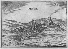 Gravure de Rethel avec son église, son château et sa ceinture fortifiée.
