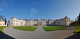 Центральный корпус дворца XVIII века