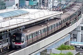 Tren C-Train en la línea Kwun Tong.