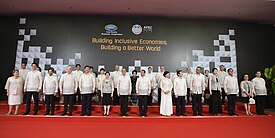 APEC Filipíny 2015 delegáti.jpg