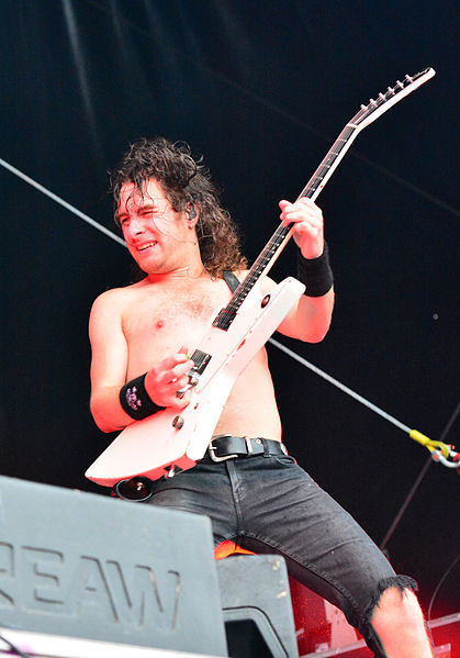 File:Airbourne - Joel O'Keeffe – Elbriot 2014 06.jpg