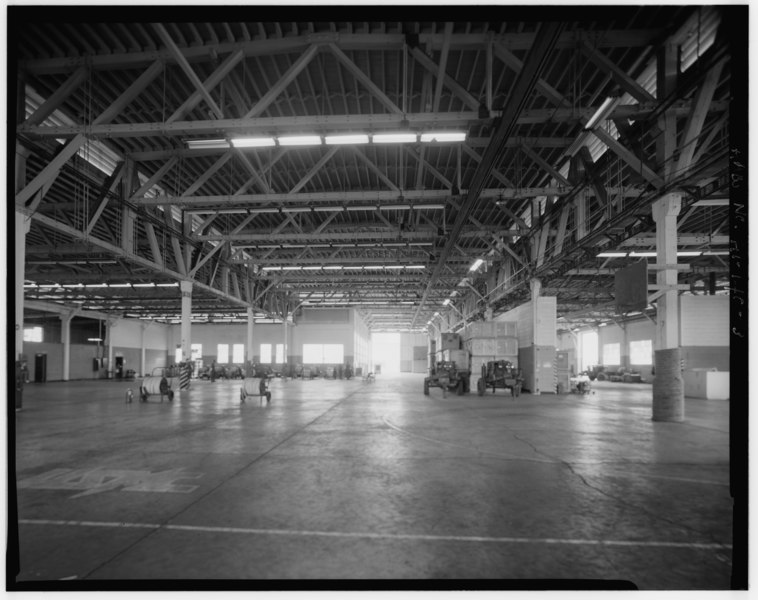 File:Albert Chang, Photographer August 1992 INTERIOR VIEW OF BUILDING NO. 79E FACING SOUTHEAST. - U.S. Naval Base, Pearl Harbor, Operations Storage Building, Corner of Lexington HABS HI,2-PEHA,14-3.tif