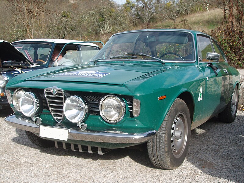 File:Alfa Romeo Giulia Sprint GT Veloce - green - Jura Historic 2010.jpg