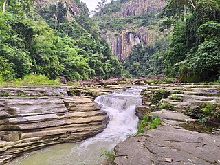Amiakhum Waterfall.jpg