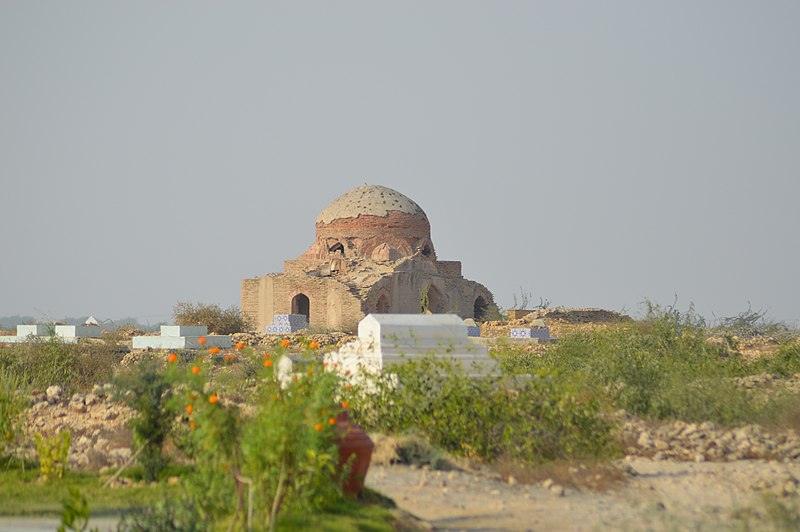 File:An unknown brick tomb near Qulia Pir.jpg