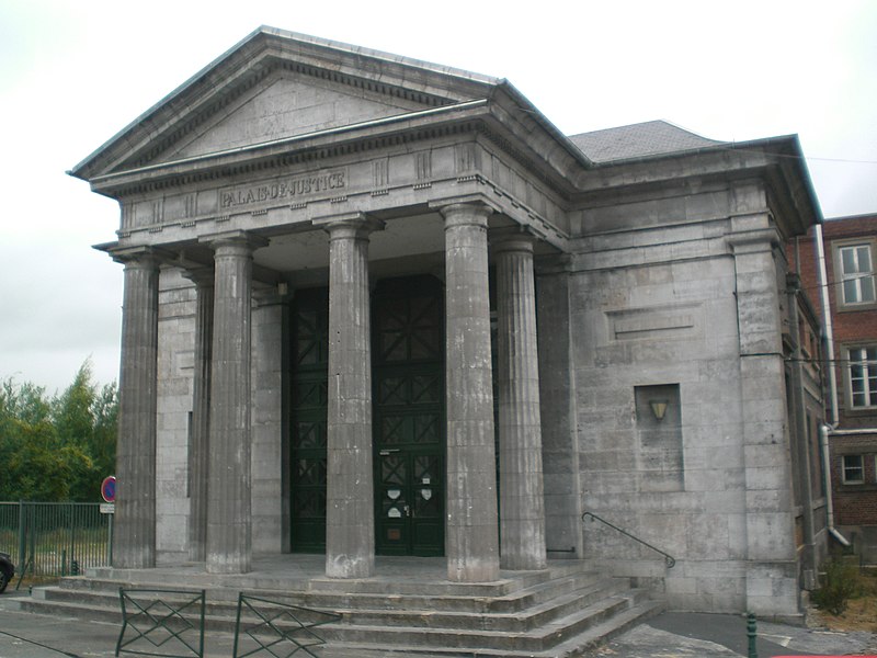 File:Ancien palais de justice Avesnes-sur-Helpe.JPG