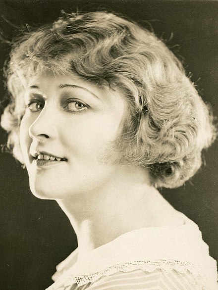 Anna Q Nilsson, silent film actress in 1925 - (SAYRE 7680) (cropped).jpg