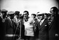Antonin Magne au micro lors du Grand Prix des Nations 1934
