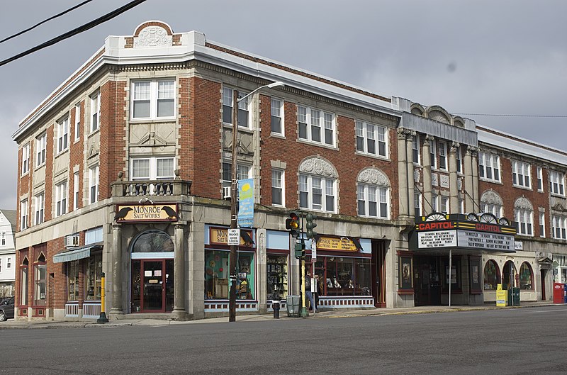 File:Arlington MA Capitol Theater Building.jpg