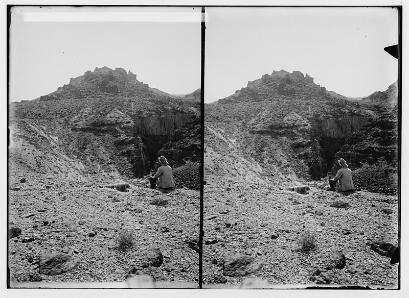 File:Around the Dead Sea. 'Bint Lut' (Lot's daughter), curious formation LOC matpc.01800.jpg