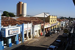 De straat rua 9 de Julho in Martinópolis
