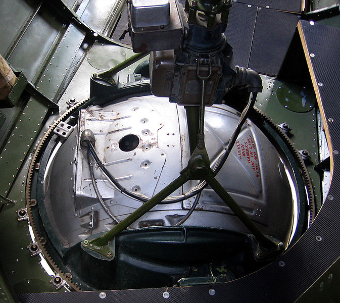 File:B-17 ball turret interior-20060603.jpg