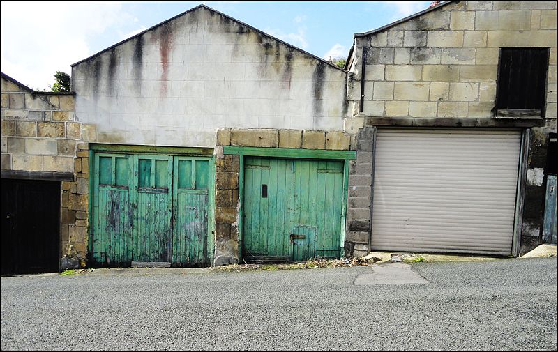 File:Bath ... garages. - Flickr - BazzaDaRambler.jpg