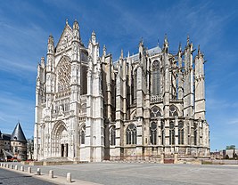 Beauvais Cathedral Exterior 1, Picardy, France - Diliff.jpg