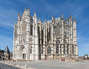 Beauvais Cathedral Exterior 1, Picardy, France - Diliff.jpg