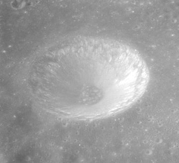 Oblique view from Apollo 11 Benedict crater AS11-43-6431.jpg