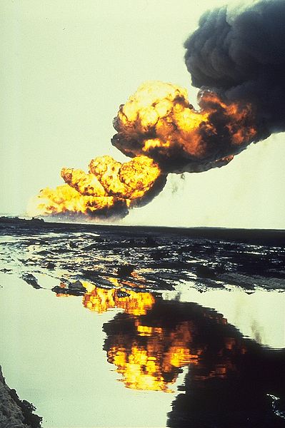 399px-Bergan_oil_field_fire.jpg