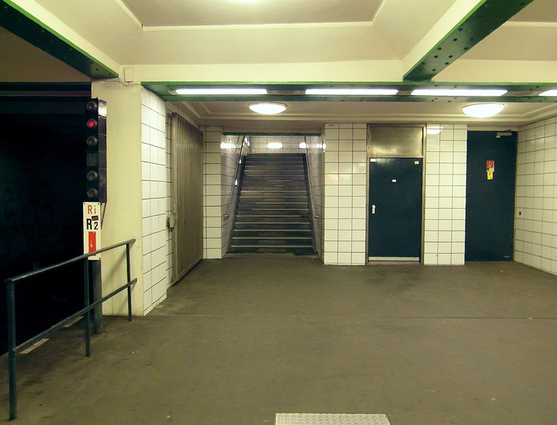 File:Berlin - U-Bahnhof Reinickendorfer Straße (13366109495).jpg