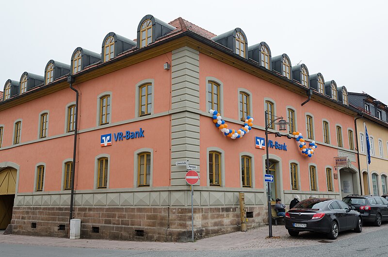 File:Bischofsheim an der Rhön, Marktplatz 11-001.jpg