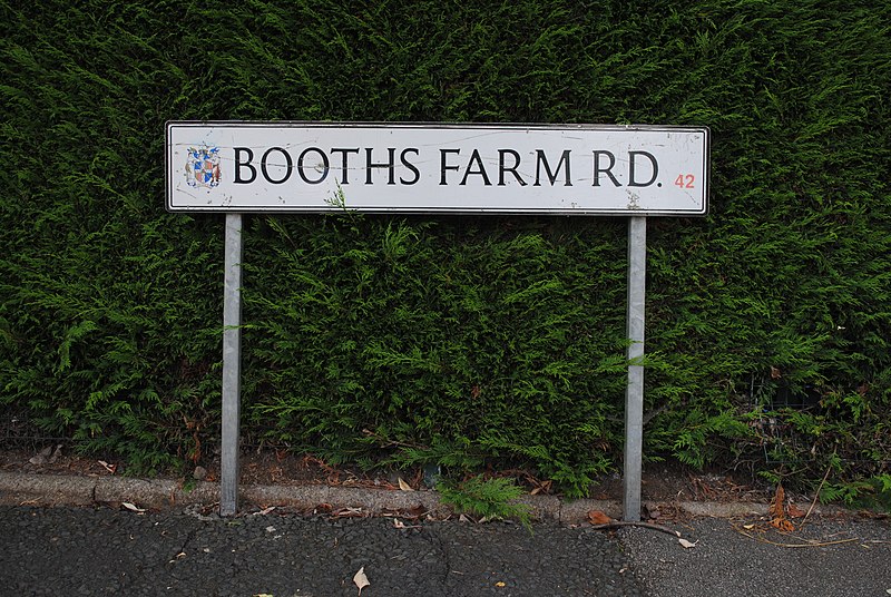 File:Booths Farm Rd (42) street name plate - 2020-07-22 - Andy Mabbett.jpg