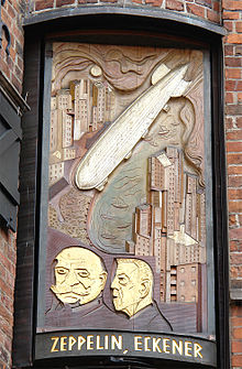 Figurentafel von Bernhard Hoetger am Haus des Glockenspiels in Bremen