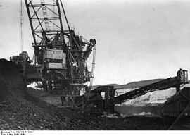 Bundesarchiv Bild 183-R71210, Grube Greifenhain, Braunkohletagebau.jpg