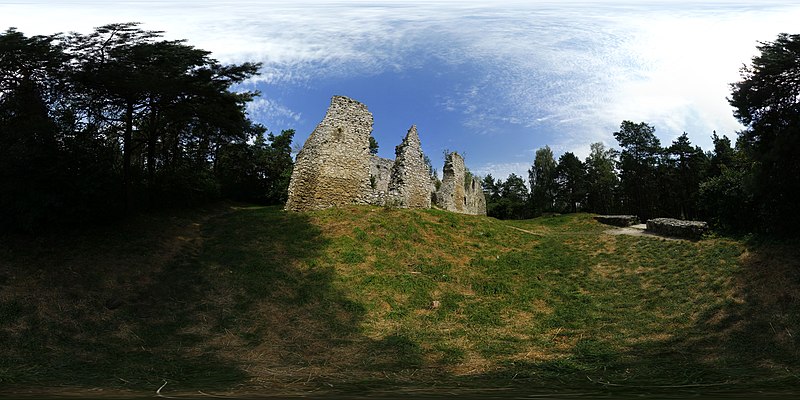 File:Bydlin castle panorama.jpg