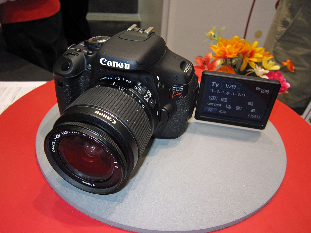 File:Canon EOS Kiss X5.jpg - Wikimedia Commons