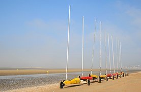 Chars à voile sur la plage de Cabourg.