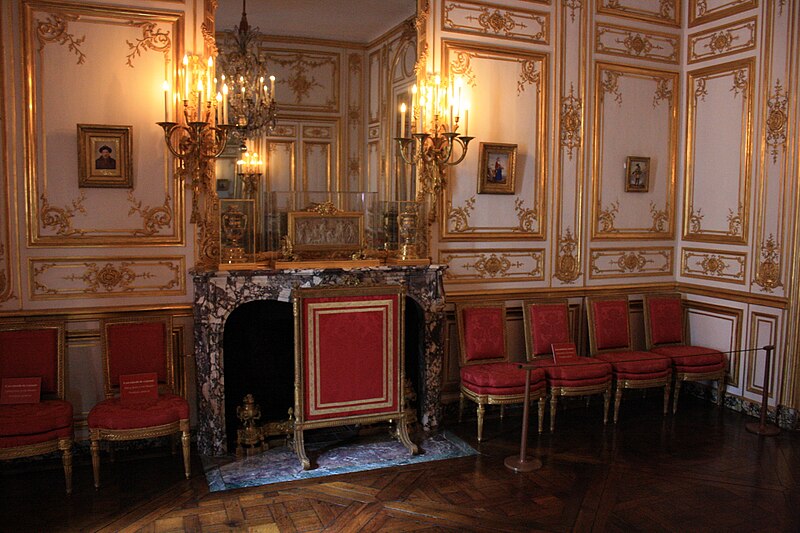 File:Chateau de Versailles Petit appartement du roi 023.jpg