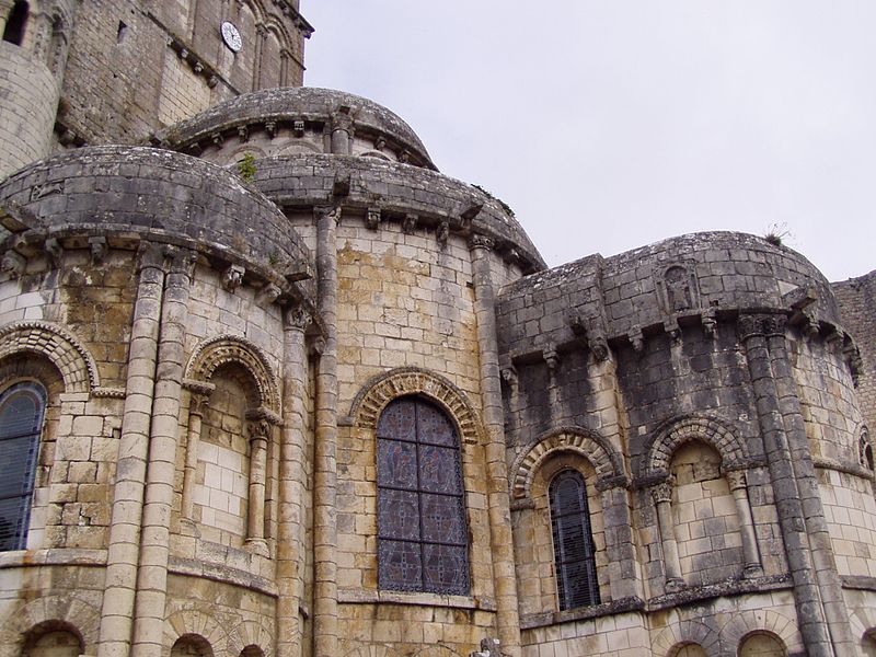 File:Chauvigny eglise chevet.jpg