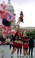 Cheerleading stunt in a parade 遊行時的啦啦隊特技表演