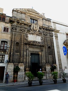 Fassade der Kirche Mariä Himmelfahrt.jpg