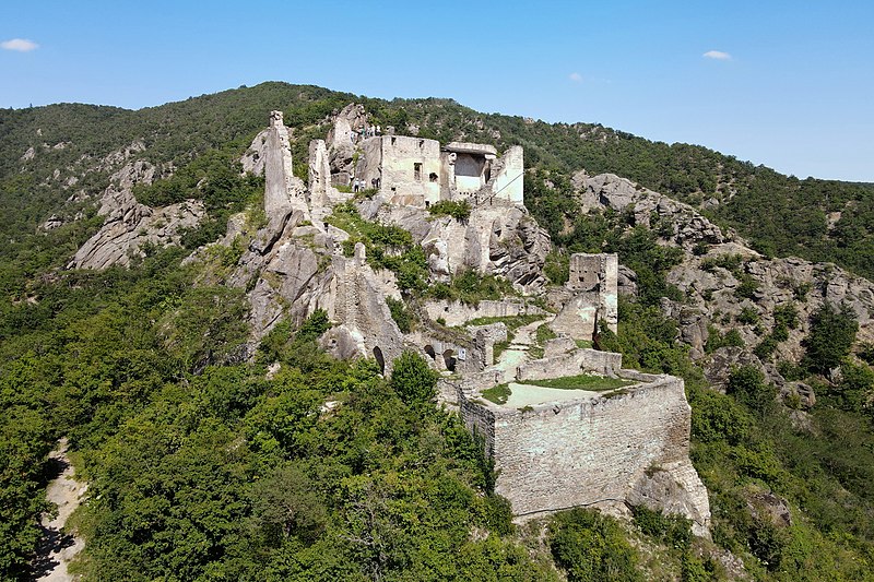 File:Dürnstein - Burgruine (a).JPG