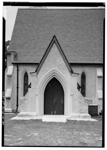 File:DETAIL OF PORCH ENTRY, FROM SOUTH - Church of the Holy Cross, State Route 261, Stateburg, Sumter County, SC HABS SC,43-STATBU.V,1-30.tif