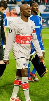 Makélélé with Paris Saint-Germain in 2009