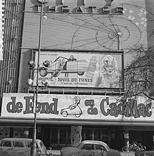La façade d'un cinéma.