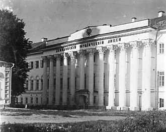 El edificio del Liceo Demidov en el Kremlin de Yaroslavl