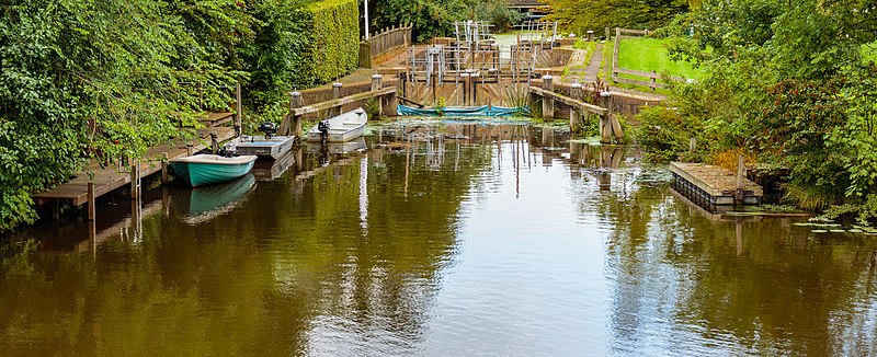 File:Dokkum, oude sluis bij Noordergracht. 20-09-2021. (actm.) 01.jpg